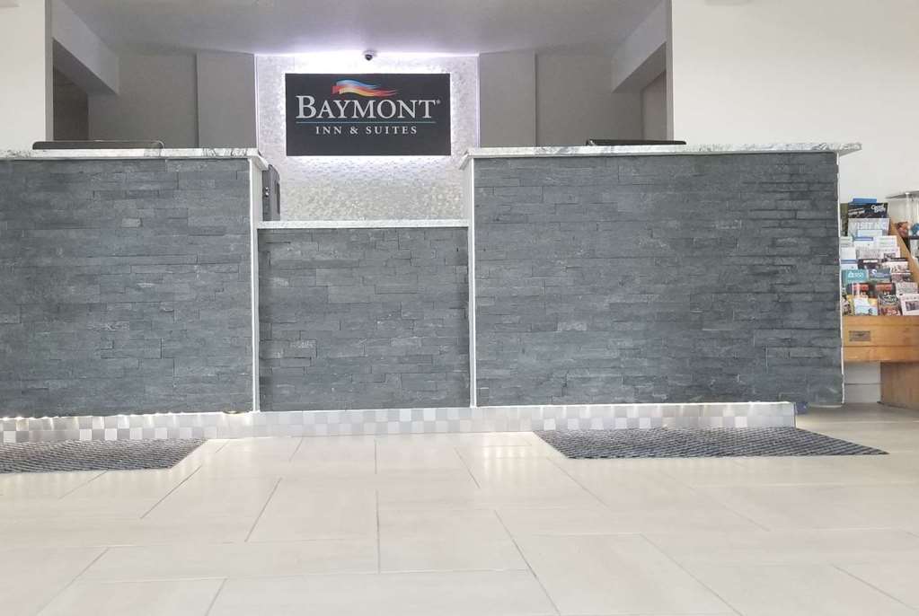 Baymont By Wyndham Des Moines North Hotel Beltér fotó